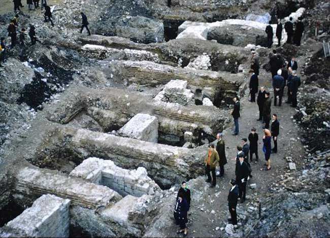 Colas advert for Baynards Castle 650